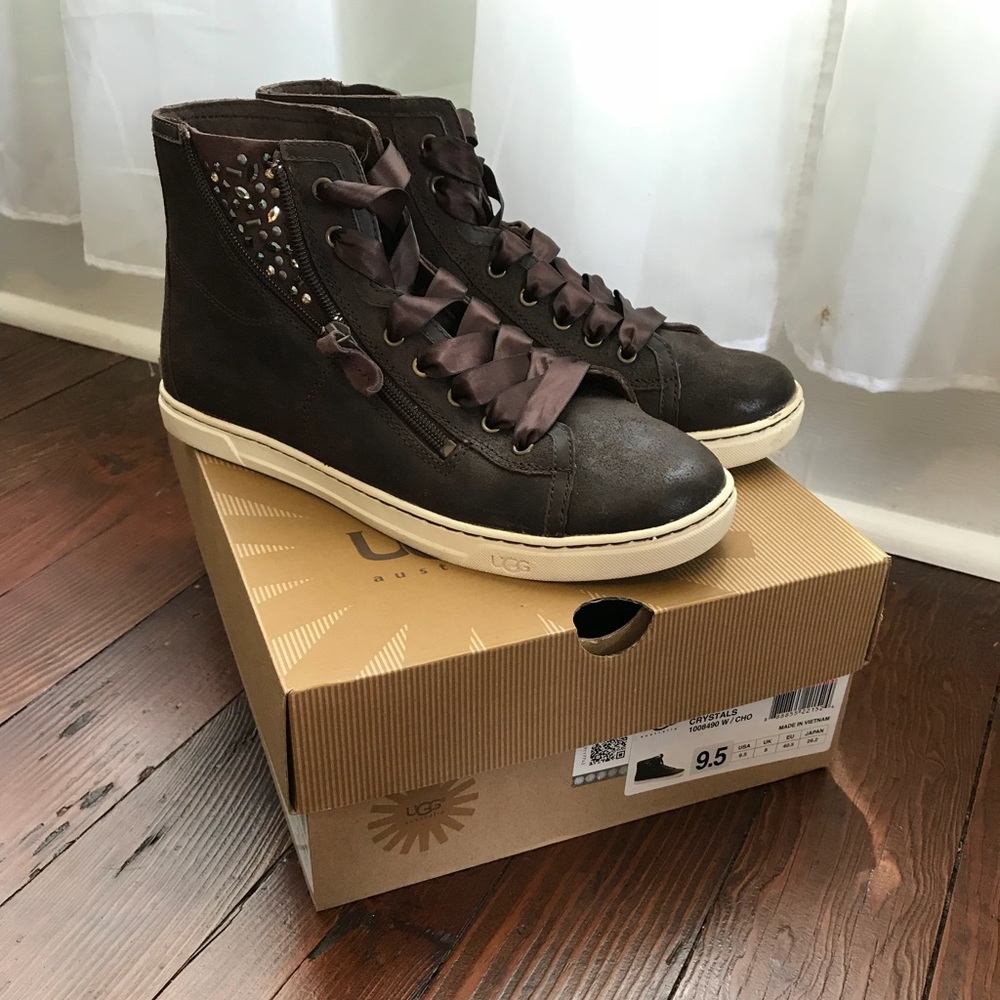 UGG Women’s Blaney Leather Sneaker